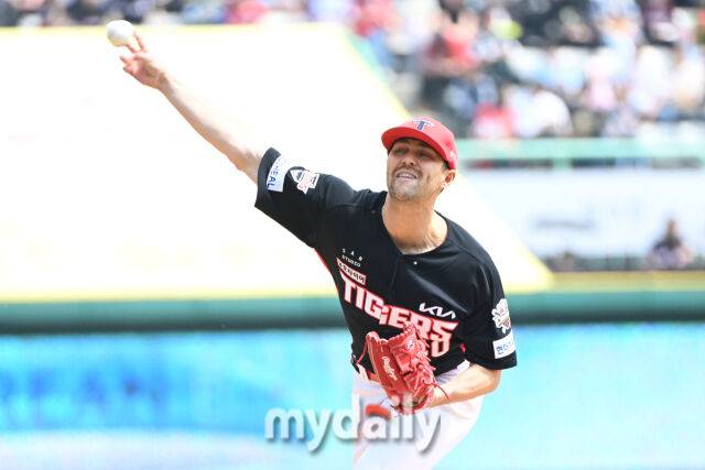 11일 인천 SSG랜더스필드에서 열린 '2025 신한 SOL BANK KBO리그' KIA 타이거즈와 SSG랜더스 경기. KIA 네일이 선발 투수로 나와 힘차게 투구하고 있다./마이데일리