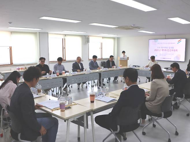 전북 복지자원 플랫폼 전문위원회 회의가 14일 전북사회서비스원에서 열렸다. 전북사회서비스원 제공