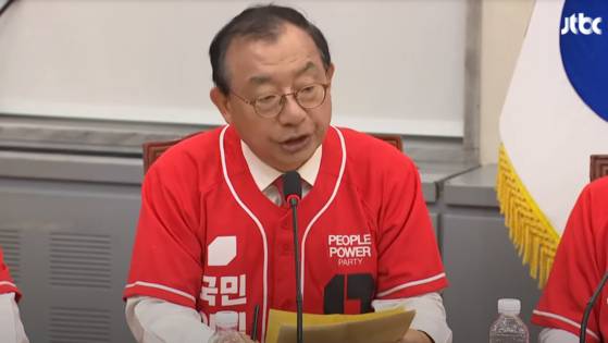 이정현 국민의힘 공동선거대책위원장이 오늘(15일) 국회에서 열린 중앙선거대책위원회 회의에서 발언하고 있다. 〈사진=JTBC 유튜브 라이브〉