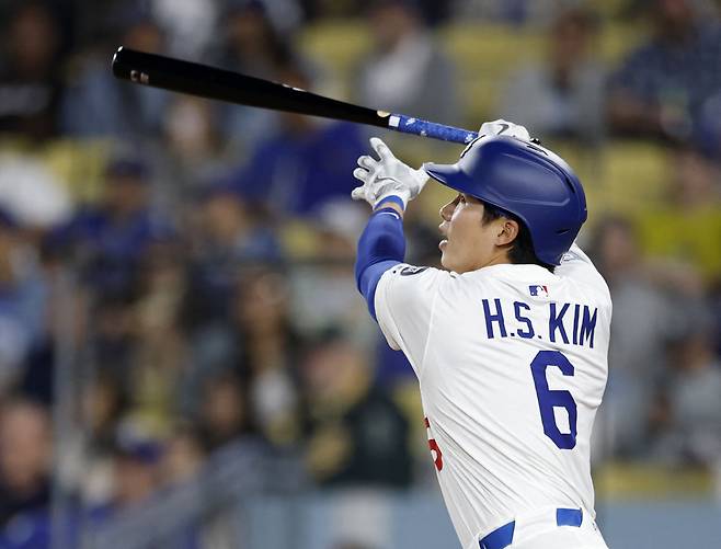 김혜성이 2-3으로 뒤진 5회말 선두타자로 나가 다이내믹한 타격폼으로 홈런을 날리고 있다. AFP연합뉴스