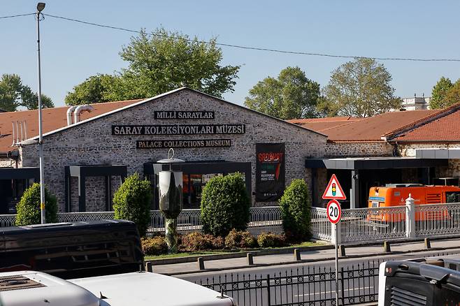 튀르키예 대통령의 이스탄불 관저로 쓰이는 돌마바흐체궁 내 박물관의 모습. 이곳 인근의 회의장에서 러시아와 우크라이나 간 직접 회담이 열릴 것으로 알려졌다. /로이터 연합뉴스