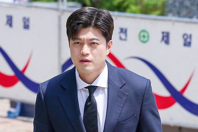 김용태 국민의힘 공동선거대책위원장이 14일 서울 동작구 보라매공원을 찾아 산업재해 희생자 위령탑에 참배하고 있다./뉴스1