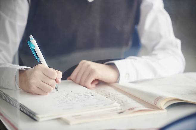 중간고사 이후 여유가 있을 때 학교생활기록부를 점검해야 한다. (사진=이미지 투데이)