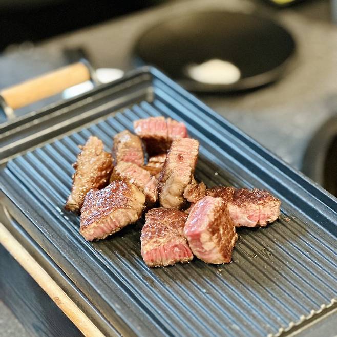 IMG_4002.jpeg 마장동을 떠나 이제 신사동에서 한우로 배채우기