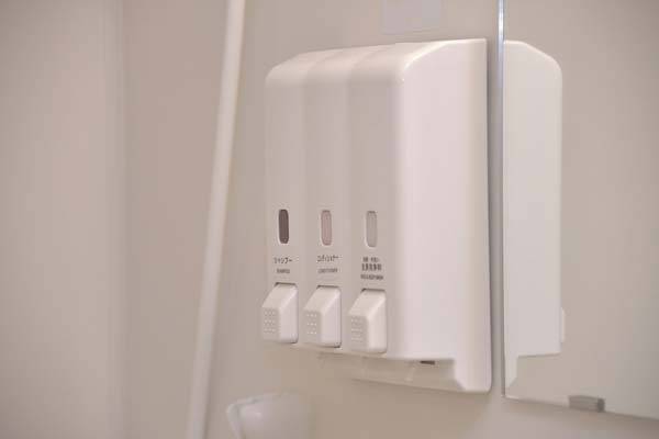 한 호텔 직원이 공용 세면용품의 위생 문제를 지적한 영상이 온라인에서 화제를 모으고 있다./사진=게티이미지뱅크