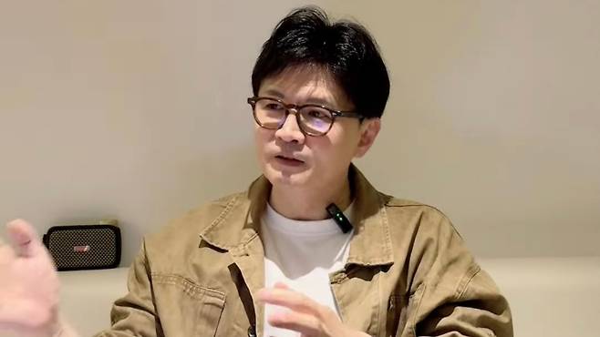 한동훈 전 대표가 14일 ‘약점 캐비넷 여는 한동훈입니다‘라는 제목의 영상을 통해 ‘지귀연 부장판사 룸살롱 접대 의혹’에 대해 언급했다. (유튜브 캡처)