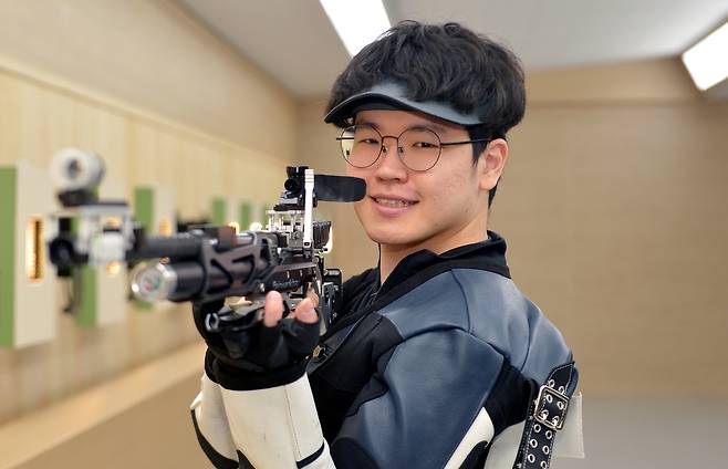 청각장애 중증 2급인데도 비장애인과 겨룬 전국사격대회에서 한국 신기록을 2개나 세운 명사수 김우림. 김성태 객원기자