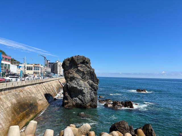 ▲ 동해시 까막바위 모습.