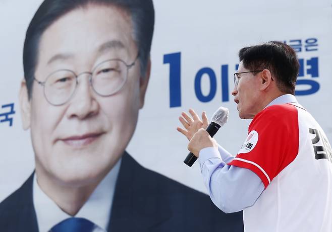 김문수 국민의힘 대선 후보가 14일 경남 밀양시 밀양관아앞에서 유세하고 있다. /사진=연합뉴스