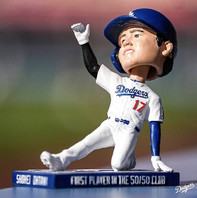 LA 다저스가 16일(한국시각) 입장 관중에게 나눠진 오타니 쇼헤이 버블헤드. 작년 50홈런-50도루를 달성을 기념한다는 내�D이 적혀 있다. 사진=LA 다저스 구단 공식 X 계정