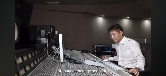 14일 공개된 다큐멘터리 영화 '이수만: 킹 오브 케이팝' 한 장면. 아마존 프라임 화면캡처