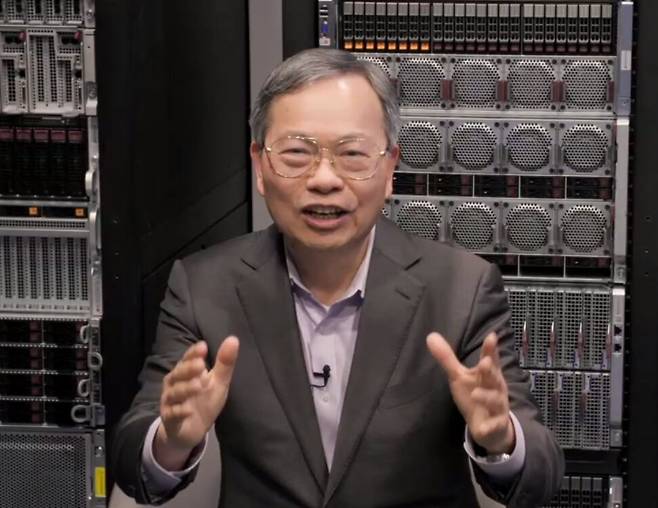 찰스 리앙 슈퍼마이크로 창업자 겸 최고경영자(CEO)가 16일 아시아 최대 IT·컴퓨팅 전시회 ‘컴퓨텍스 2025′ 사전 미디어 간담회에서 발언하고 있다./슈퍼마이크로 제공