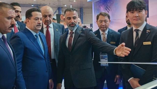 지난 4월19일부터 22일까지 열린 제13회 이라크 국제 국방 전시회 ‘IQDEX 2025’에 마련된 한국항공우주산업(KAI) 부스를 찾은 이라크 총리. 한국항공우주산업 제공