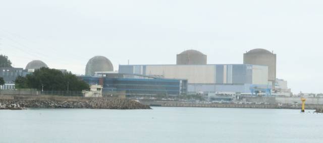 부산 기장군 해안가에서 고리 원자력발전소의 모습이 보이고 있다. 연합뉴스.