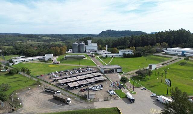 16일(현지시간) 드론을 이용해 촬영된 브라질 히우그란지두술주(州) 양계 시설. 몬치네그루 로이터=연합뉴스