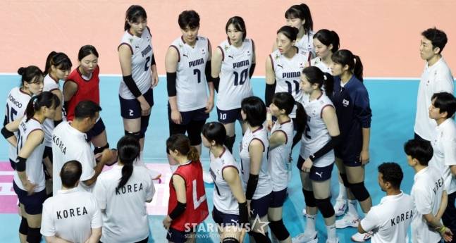 한국 여자 배구 대표팀 선수들. /사진=강영조 선임기자