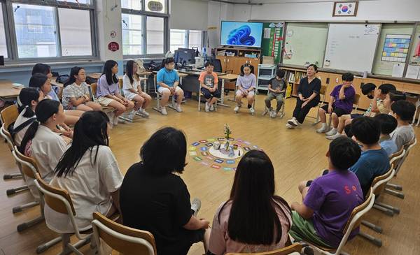 박달초에서 대인관계 향상 프로그램이 진행되고 있다. /안양과천교육지원청 제공