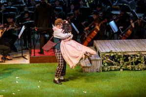 광주시립오페라단 제18회 정기공연 가족 콘서트 오페라 ‘사랑의 묘약’이 30~31일 광주예술의전당 소극장 무대에 오른다. 사진은 ‘사랑의 묘약’ 공연 모습. 광주예술의전당 제공