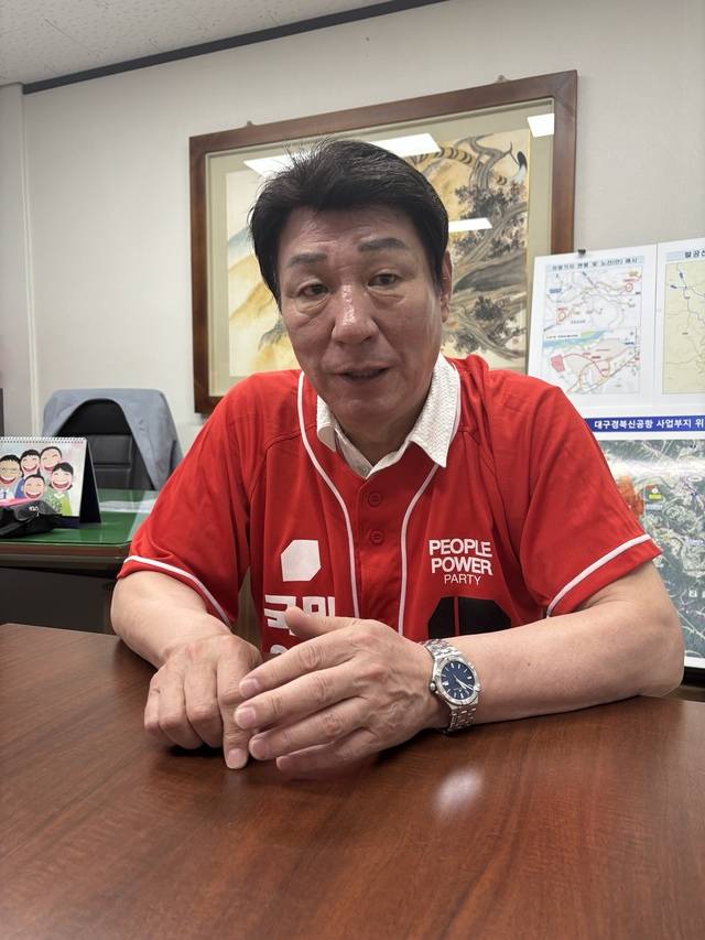 강대식 국민의힘 대선 대구선대위 공동선대위원장(대구 동구군위을)이l 18일 대구 동구군위을 당협사무실에서 대구일보와 인터뷰를 하고 있다. 이혜림 기자