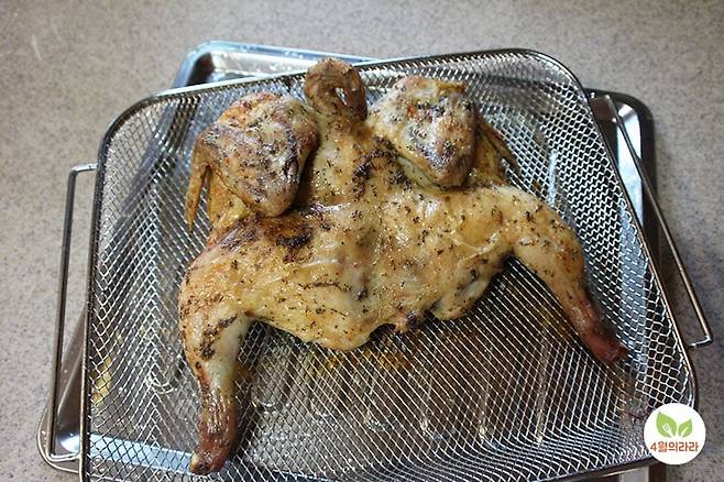 구워져 나온 통닭