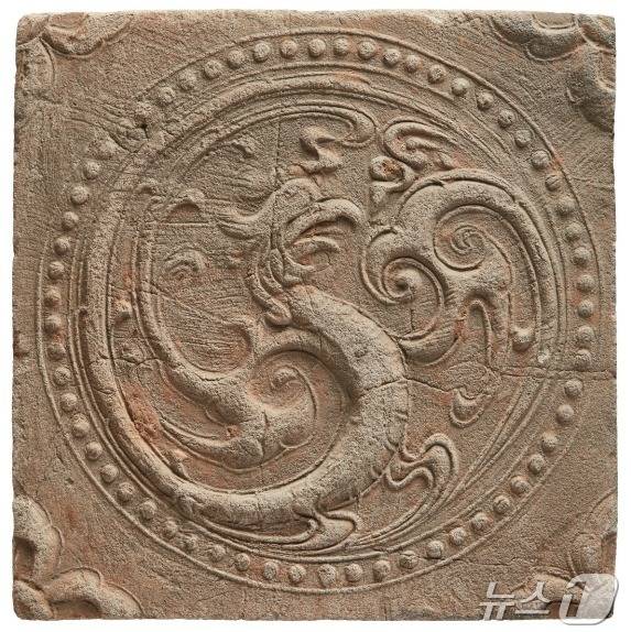 1937년 충남 부여에서 발견된 백제 장식 벽돌.ⓒ News1 김대벽기자