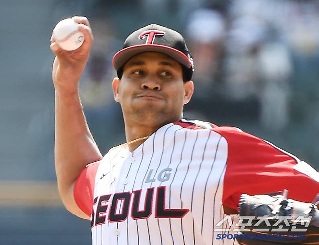 6일 서울 잠실구장에서 열린 KIA-LG전. 선발투수 LG 치리노스가 투구하고 있다. 잠실=정재근 기자 cjg@sportschosun.com/2025.4.6/