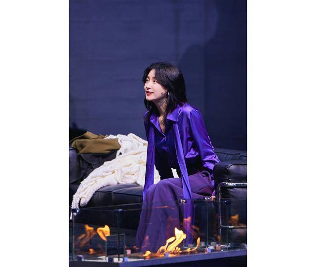 최근 서울 강서구에 위치한 LG아트센터에서 이영애는 본지와 만나 연극 '헤다 가블러' 관련 인터뷰를 진행했다. 연극 '헤다 가블러'는 입센의 고전을 미니멀한 무대와 대형 스크린 등을 활용해 현대적 감각으로 재탄생한 공연이다. LG아트센터 제공