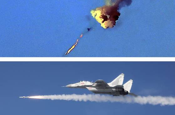 북한 미그-29 전투기가 지난 15일 중거리 공대공미사일을 실사격하고 있다. 공대공미사일은 한국도 국산화를 완성하지 못한 무기체계다. 조선중앙통신=뉴스1