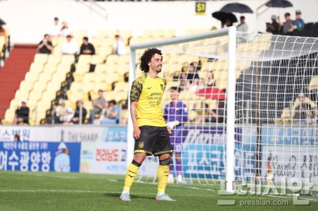 ▲충북청주와 경기에서 골을 넣은 주장 발디비아ⓒ전남드래곤즈