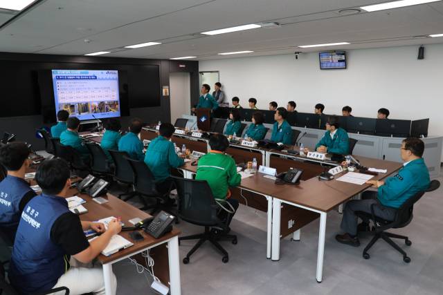 풍수해 대책 보고회에 관계자들이 의견을 교환하고 있다. 사진제공=광진구