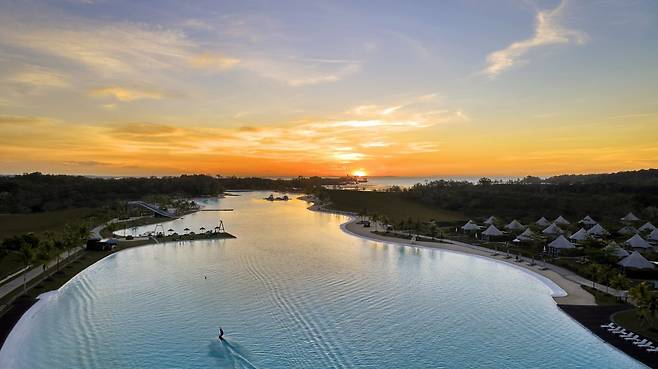 나트라빈탄 리조트 옆에 있는 동남아시아 최대의 인공 해수 석호인 트레저베이. 웨이크보드도 즐길 수 있다. 빈탄리조트 제공