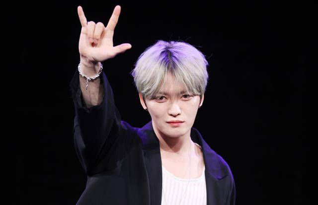 가수 김재중이 19일 오후 서울 마포구 상암동 MBC 골든마우스홀에서 새 EP 앨범 '뷰티 인 카오스' 발매 기념 기자간담회를 진행했다. 연합뉴스