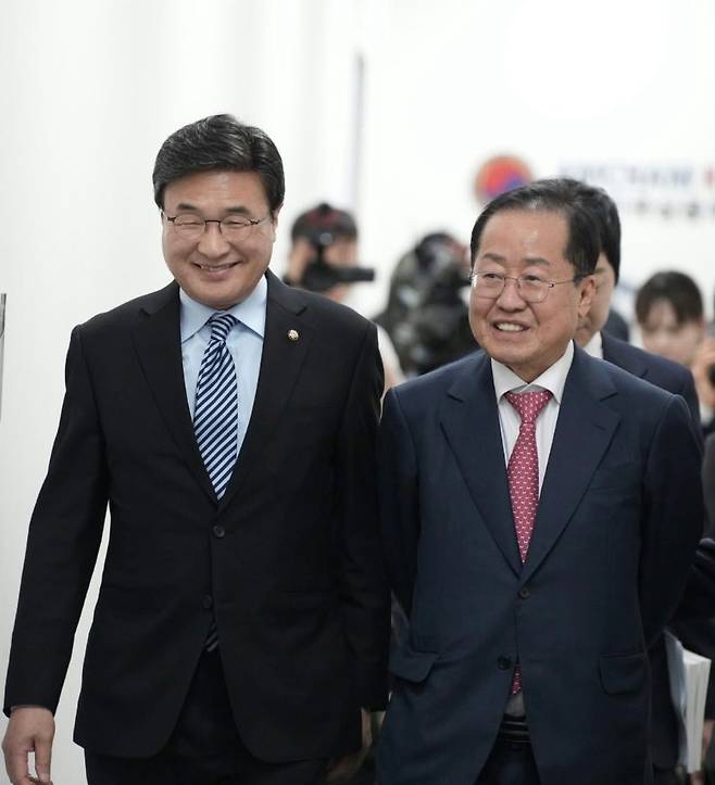 김대식 의원(왼쪽)과 홍준표 전 대구시장. (김대식 의원 페이스북 캡처)