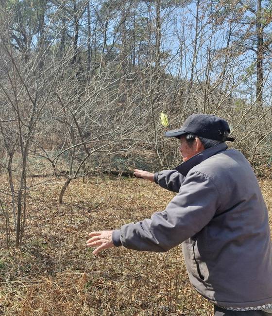 지난 11일 유병언 전 세모그룹 회장의 시신을 처음 발견했던 박윤석씨가 당시 상황을 설명하고 있다. 백일현 기자