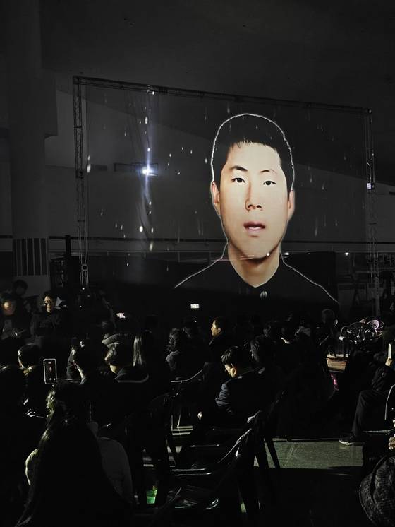지난해 12월 11일 광주시청에서 '소년이 온다'의 주인공 '동호'의 모티브인 5·18 학생 시민군 고 문재학 열사의 생전 모습이 홀로그램으로 펼쳐지고 있다. 뉴스1