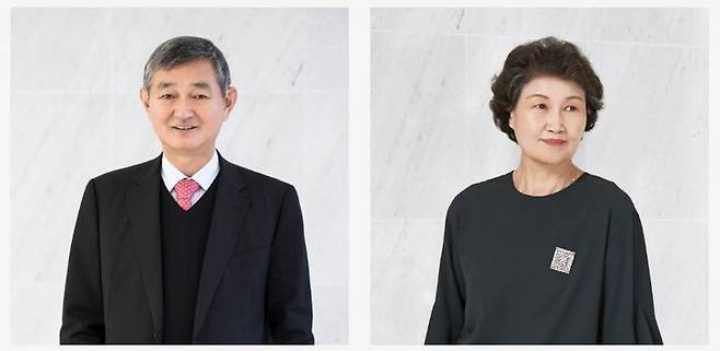 이경수(왼쪽) 코스맥스그룹 창업주 겸 회장, 서성석 코스맥스비티아이·코스맥스 회장.(사진=코스맥스 홈페이지 캡처) *재판매 및 DB 금지