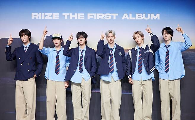 오늘(19일) 오후 6시 첫 번째 정규앨범 '오디세이'를 발매하는 그룹 라이즈. SM엔터테인먼트 제공