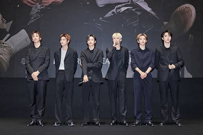 시네마틱 필름 형태의 '오디세이'는 극장에서도 상영됐다. 사진은 무대 인사 당시 모습. SM엔터테인먼트 제공