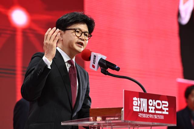 지난 3일 경기 고양시 킨텍스에서 열린 국민의힘 전당대회에서 국민의힘 대선 후보로 김문수 후보가 선출된 가운데 한동훈 후보가 승복 연설을 하고 있다. 연합뉴스