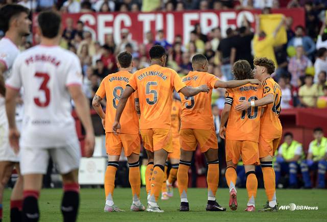 기뻐하는레알 마드리드 선수단. /AFPBBNews=뉴스1