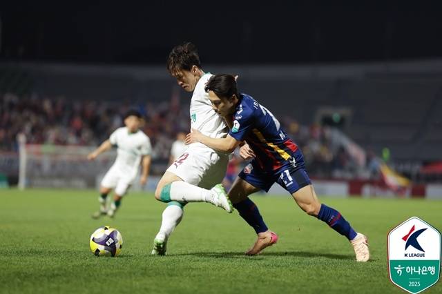 대전하나시티즌(흰색 유니폼)-수원FC 경기. /사진=한국프로축구연맹 제공