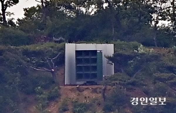 북한의 소음공격이 1년 가까이 이어지고 있다. 남측으로 소음을 보내고 있는 북측 확성기 주변에 효율을 높이기 위한 목적으로 추정되는 반사판이 붙어 있는 모습도 확인된다. 2025.5.19 /조재현기자 jhc@kyeongin.com
