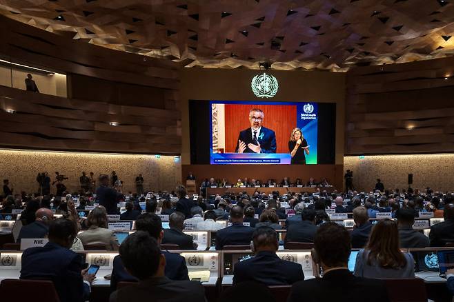 테드로스 아드하놈 게브레예수스 WHO 사무총장이 19일(현지시간) 스위스 제네바에서 열린 세계보건총회에서 발언하고 있다. (사진=AFP)