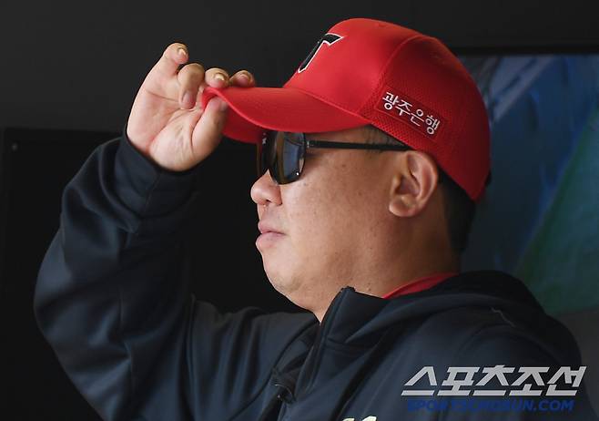 11일 인천 SSG랜더스필드에서 열린 KIA-SSG전. 이범호 감독이 경기를 지켜보고 있다. 인천=정재근 기자 cjg@sportschosun.com/2025.5.11/