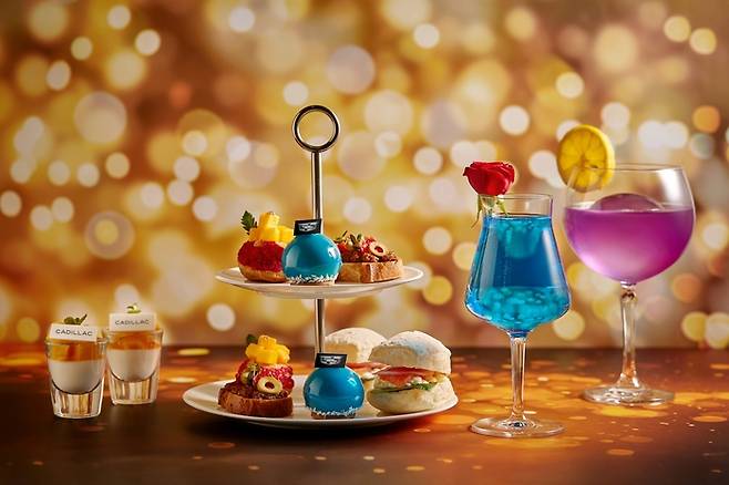 ‘리릭’을 모티브로 개발한 칵테일과 애플망고 쁘띠 하이티 세트 / 사진=파르나스 호텔 제주