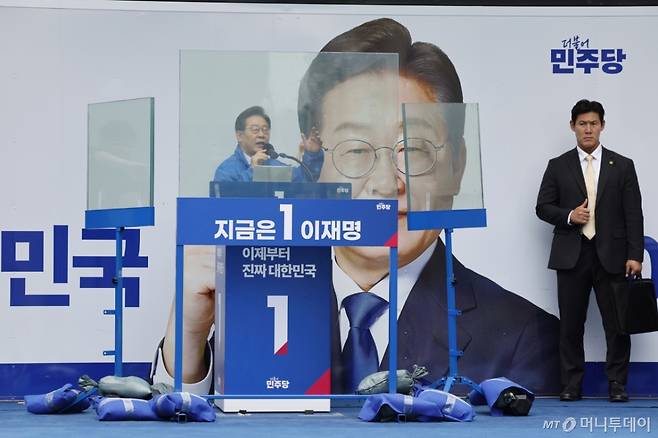 (의정부=뉴스1) 안은나 기자 = 이재명 더불어민주당 대통령 후보가 수도권 표심잡기에 나선 20일 경기 의정부시 태조이성계상 앞에서 유세를 펼치고 있다. 2025.5.20/뉴스1 Copyright (C) 뉴스1. All rights reserved. 무단 전재 및 재배포, AI학습 이용 금지. /사진=(의정부=뉴스1) 안은나 기자