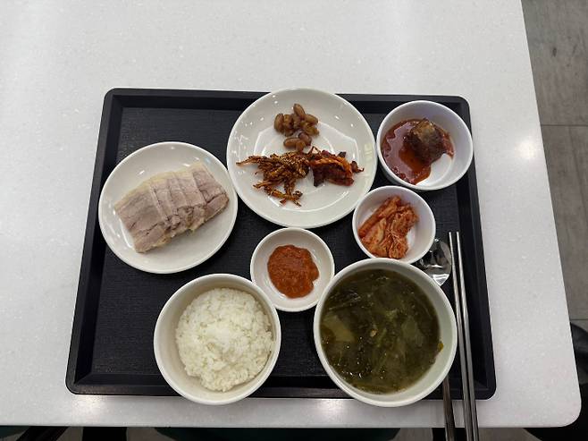 부산영락공원 장례식장에서 사용되는 다회용기. 부산시설공단 제공