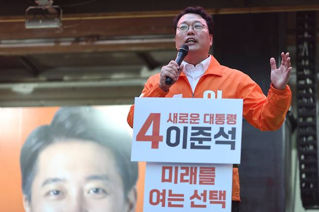 찬조연설하는 천하람 상임선거대책위원장 (서울=연합뉴스) 윤동진 기자 = 개혁신당 천하람 상임선거대책위원장이 제21대 대통령 선거 공식 선거운동 첫날인 12일 서울 청계광장에서 열린 출정식에서 찬조연설을 하고 있다. 2025.5.12 mon@yna.co.kr (끝) <저작권자(c) 연합뉴스, 무단 전재-재배포, AI 학습 및 활용 금지> 연합뉴스