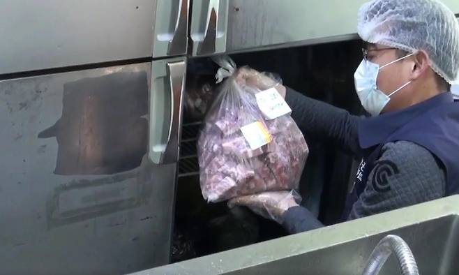 부산시 특사경이 삼계탕·추어탕·염소탕·장어구이·엑기스류 등 보양식품 취급 음식점과 제조·판매업소를 대상으로 원산지 표시 위반 및 부정 유통 행위 단속을 벌이고 있다. 부산시 제공