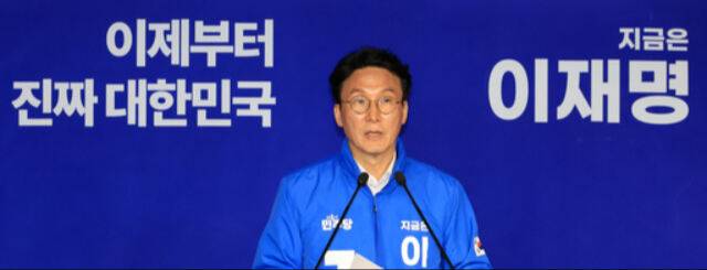 더불어민주당 김민석 상임공동선대위원장이 지난 15일 서울 여의도 중앙당사에서 기자간담회를 하고 있다. 연합뉴스